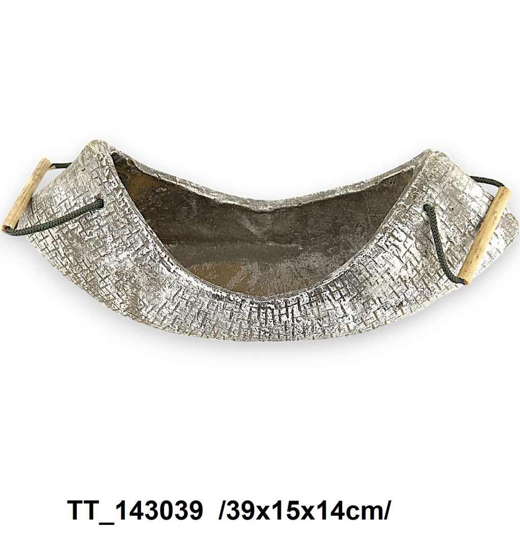 Szétnyíló vászontasak alakú barázdált cementkaspó /39x15x14cm/